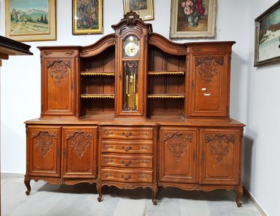 Бюфет с часовник Бюфет с часовник