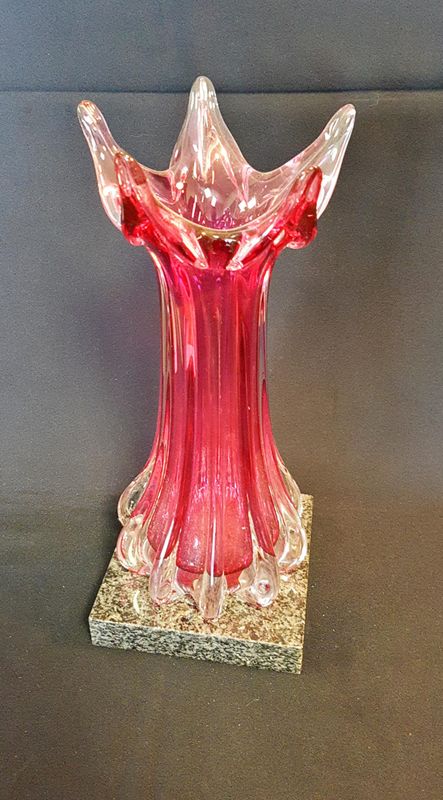 Стъклена ваза с мраморен постамент Murano