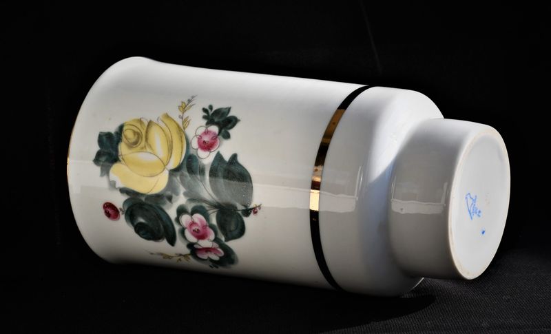 Ръчно рисувана порцеланова ваза "Дулево" - СССР