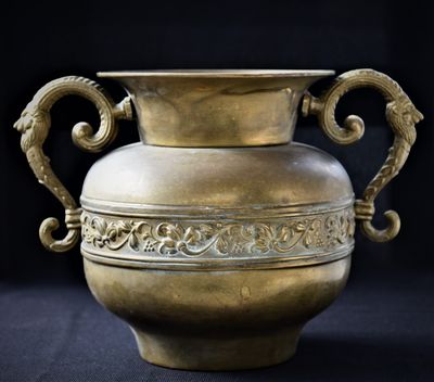 Бронзова амфора неокласицизъм - Франция Бронзова амфора неокласицизъм - Франция