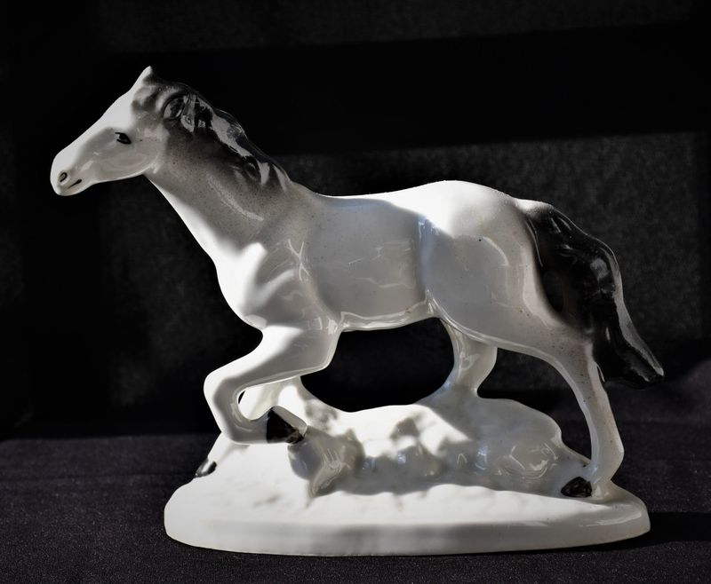 Български винтидж порцелан "Кон"