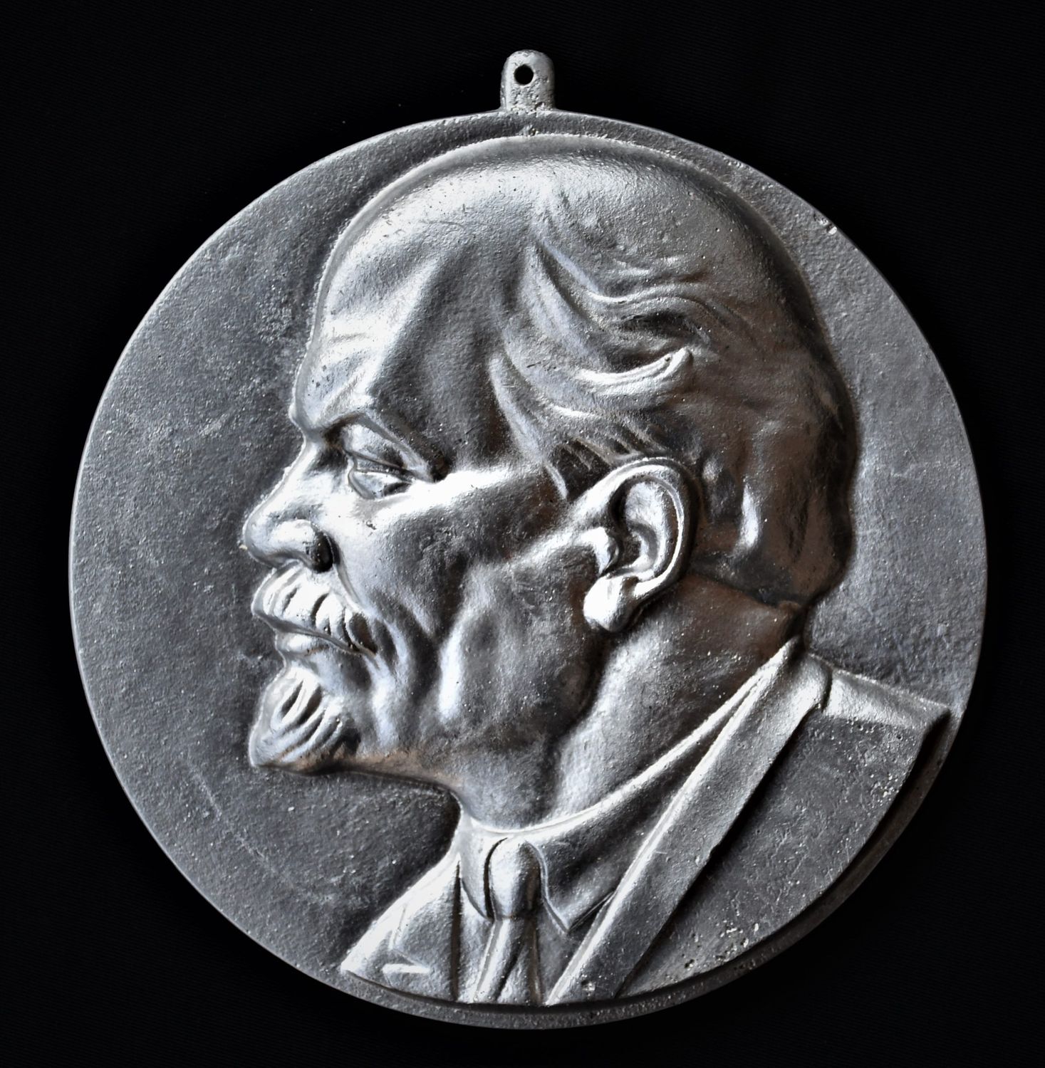 Владимир Илич Ленин - барелеф