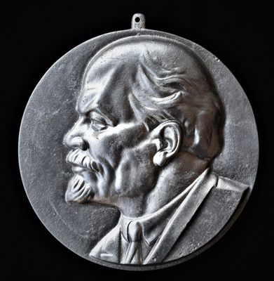 Владимир Илич Ленин - барелеф Владимир Илич Ленин - барелеф
