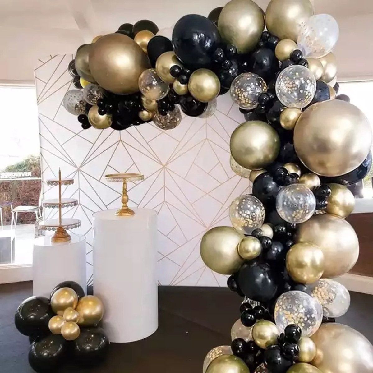 Fienosa Ballonnenboog Zwart Goud - Luxe Verjaardag Versiering - Feest Decoratie -Ballonnen - Glitter en Glamour - Ballonnenboog Verjaardag 121 stuks - Helium Ballonnen - Papieren Confetti in de