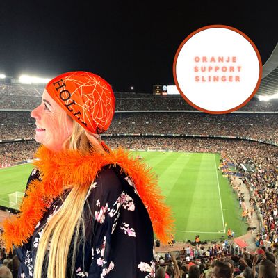Oranje feest slingers voor WK voetbal
