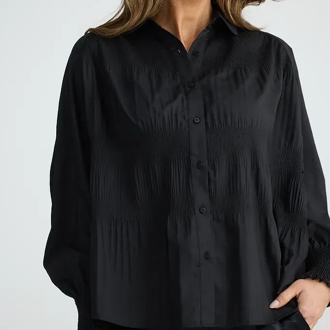 Brave and True Birdie Shirt  black BT250601