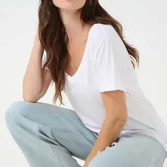 Cream - CRNaia Deep V-neck T-Shirt Cream - CRNaia Deep V-neck T-Shirt