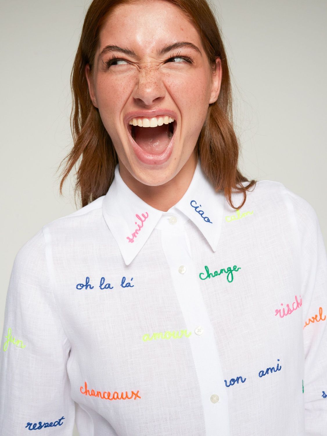 Vilagallo WHITE SHIRT WITH EMBROIDERED WORDS 33215 Vilagallo WHITE SHIRT WITH EMBROIDERED WORDS 33215