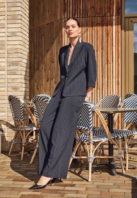 Molly Jo Navy Light Weight Pinstripe Wide Leg Trousers ( Part Of Suit) Molly Jo Navy Light Weight Pinstripe Wide Leg Trousers ( Part Of Suit)