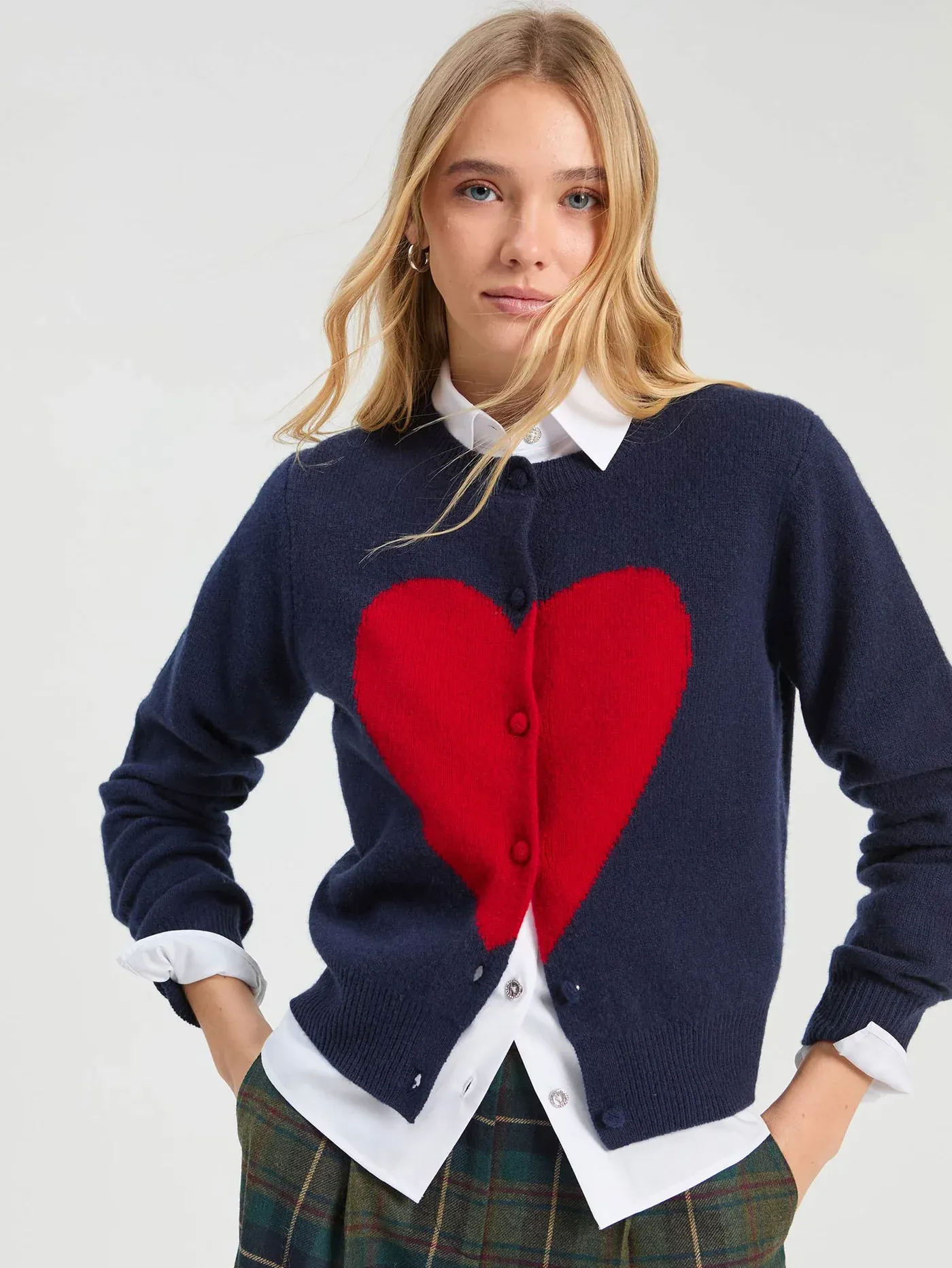 Vilagallo NAVY RED HEART INTARSIA CARDIGAN 33964 100% Lambs Wool