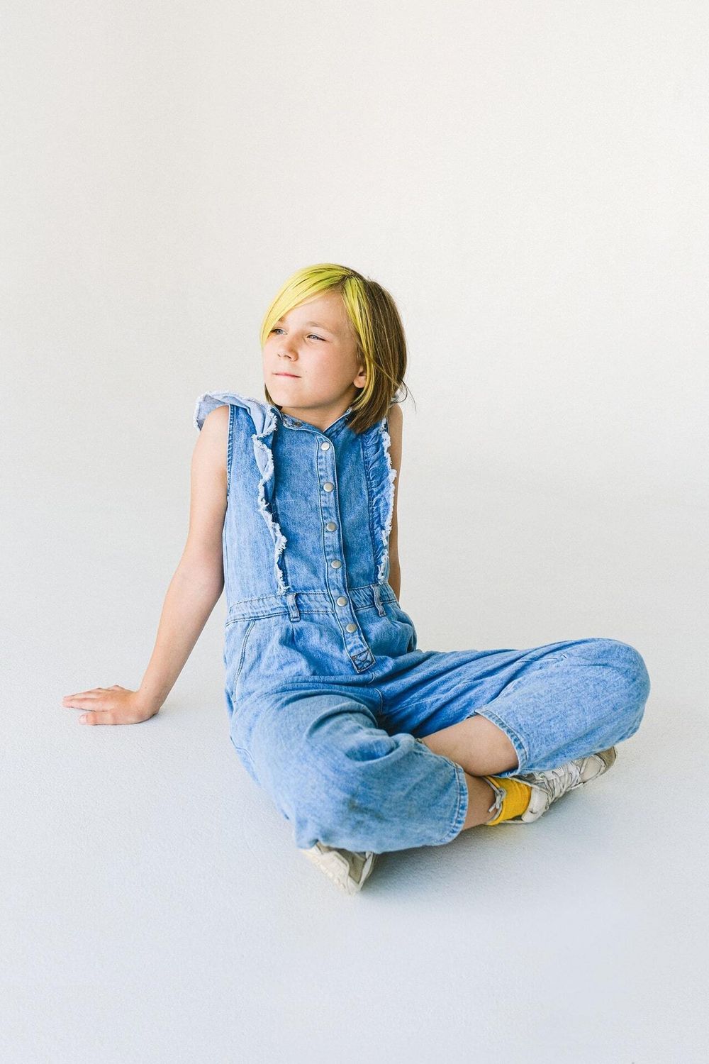 BEISPIEL. Blauer ärmelloser Overall BEISPIEL. Blauer ärmelloser Overall