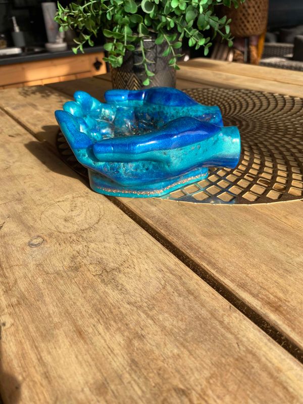 ORGONITE HOLDING HANDS: BLEU/GOLD