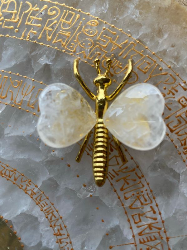 Vlindertje goud met Bergkristal