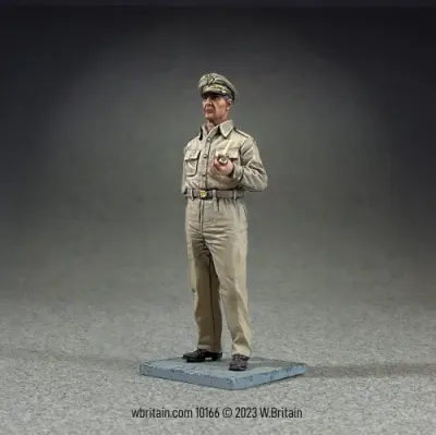 U.S. General Douglas Macarthur, 1945