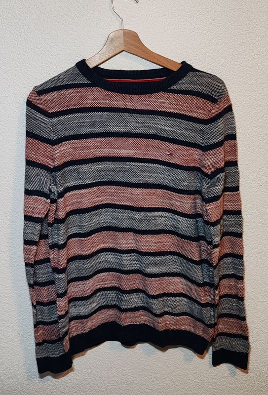 Pull Tommy Hilfiger – Femme – Taille S – Rayé bleu & rose Pull Tommy Hilfiger – Femme – Taille S – Rayé bleu & rose