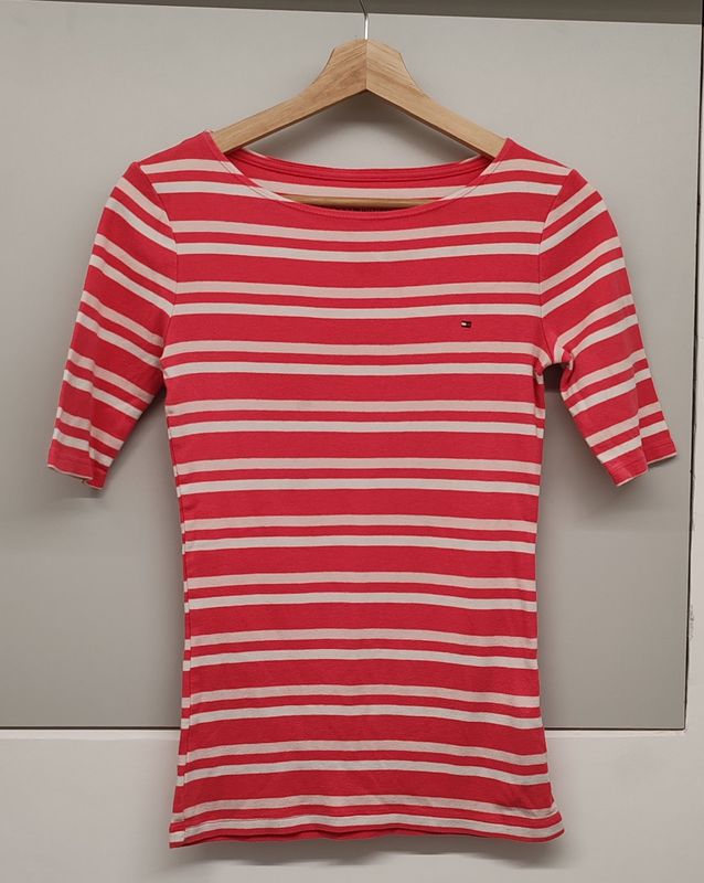 T-shirt Tommy Hilfiger – Taille XS T-shirt Tommy Hilfiger – Taille XS