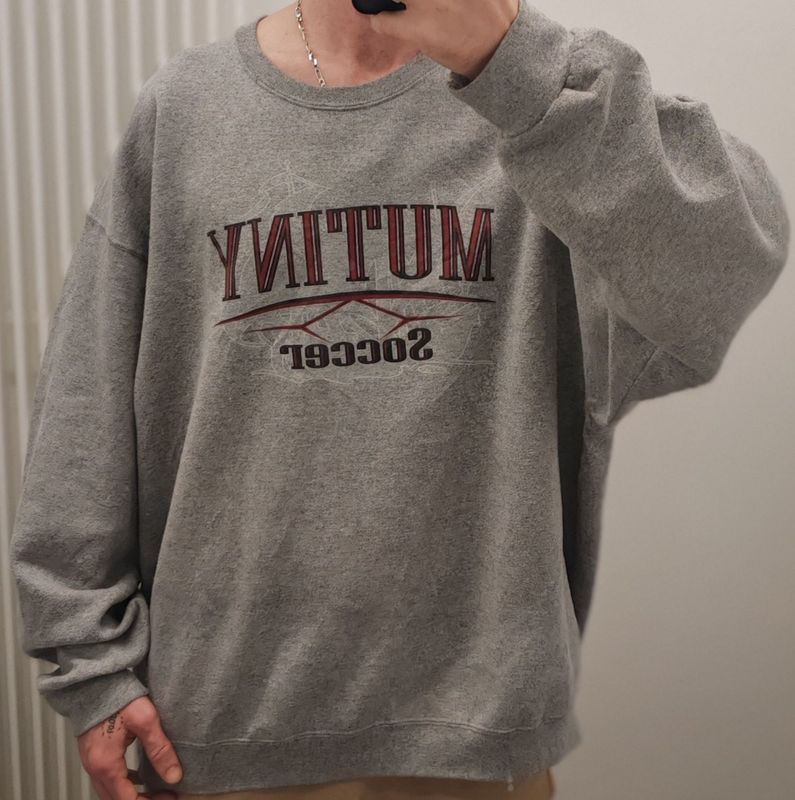 Pull vintage Mutiny Soccer des années 90 XXL Pull vintage Mutiny Soccer des années 90 XXL