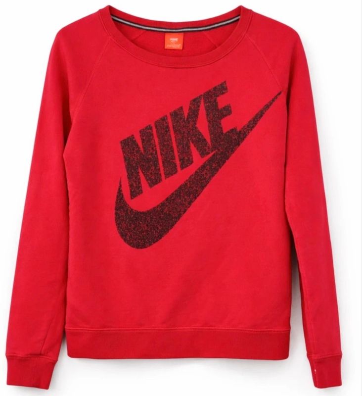 ​ PULL NIKE ROUGE – Taille S (Unisexe)