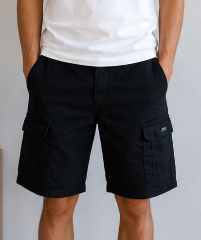 Short cargo Wrangler noir – Taille M – Très bon état Short cargo Wrangler noir – Taille M – Très bon état