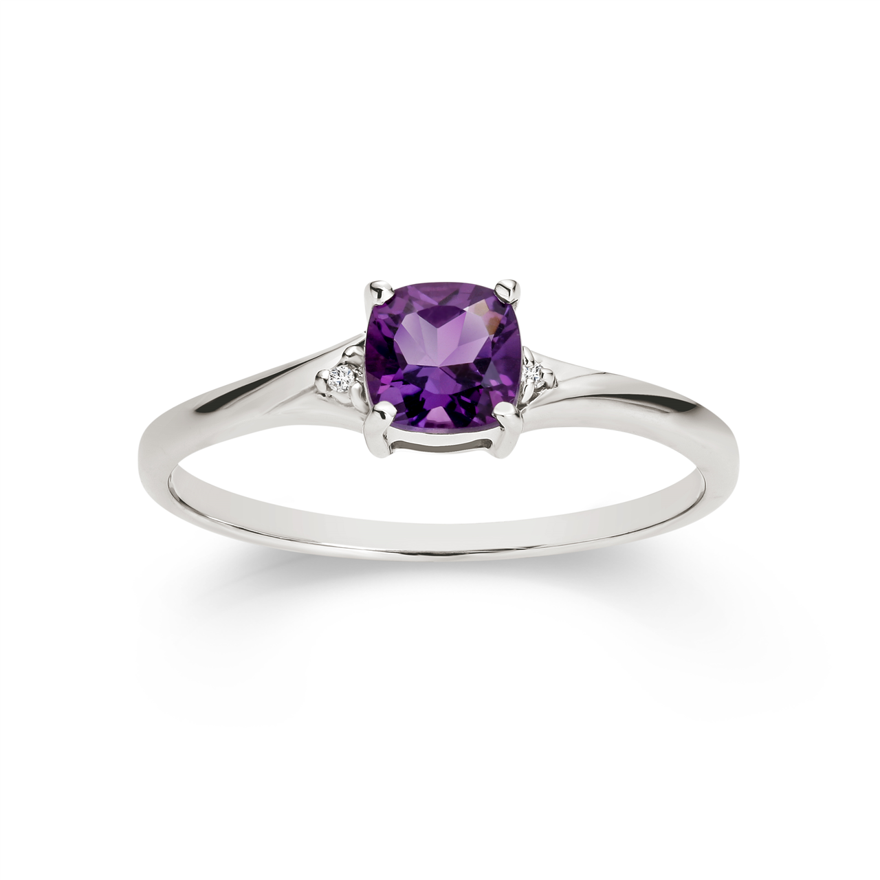 9W cushion cut amethyst ring with a diamond each side AU00915