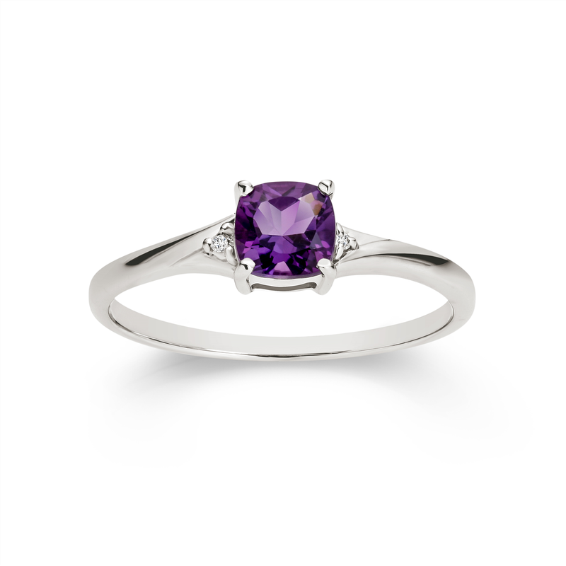 9W cushion cut amethyst ring with a diamond each side AU00915