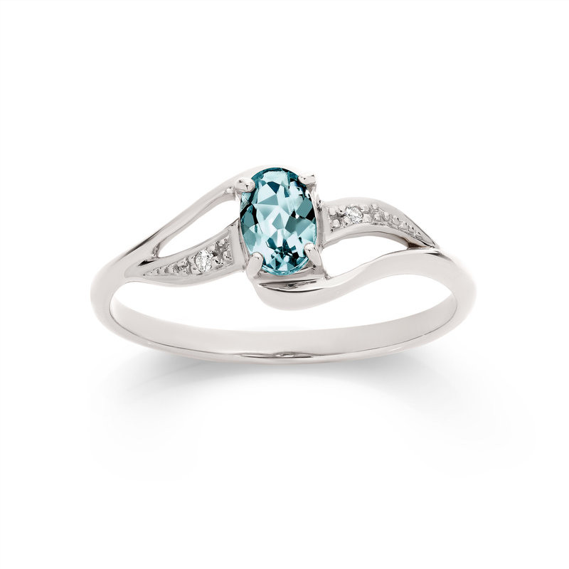 9W oval claw set aquamarine ring with crosswrap diamond set shoulders AU00518