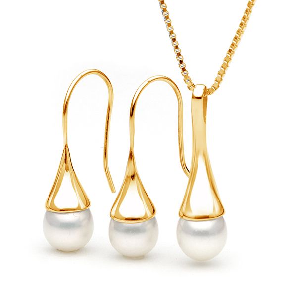 The Freshwater Cone Pendant Metal: 9ct Yellow Gold Type: Freshwater Cultured Pearl/Colour: White/Size: 7.5-8mm/Shape: Drop/Grade: AA grade MF800P