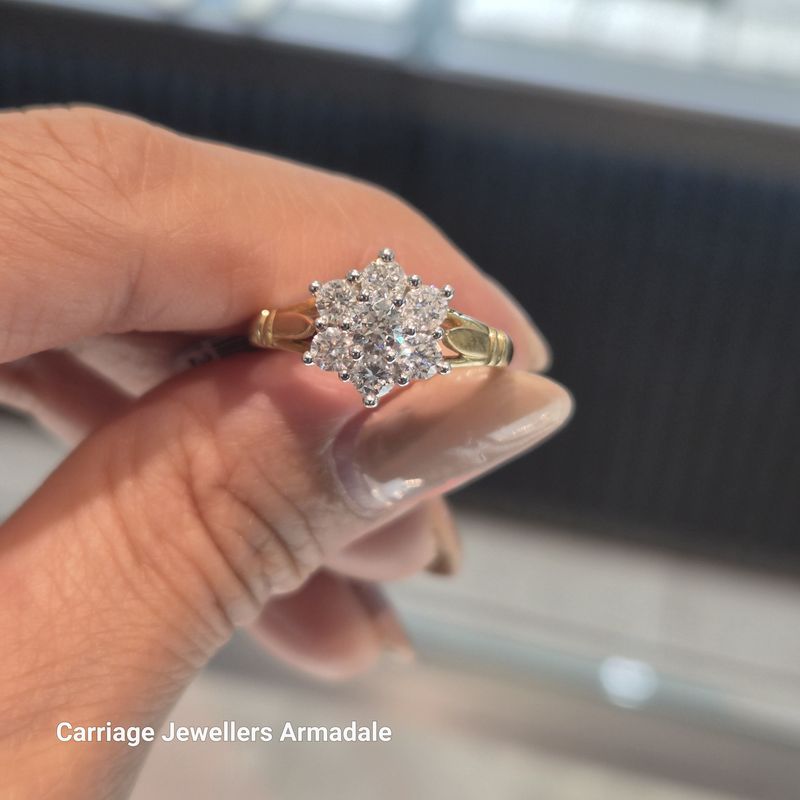 18ct Yellow Gold Diamond Cluster Flower Ring 1 carat