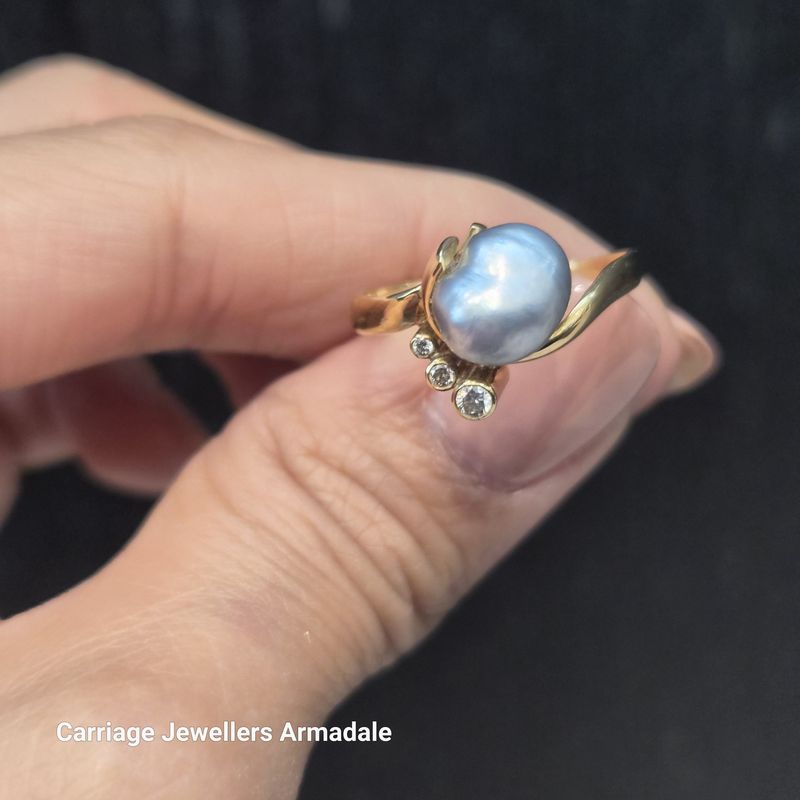 18ct Yellow Gold Broome  Keshi Pearl with Diamonds