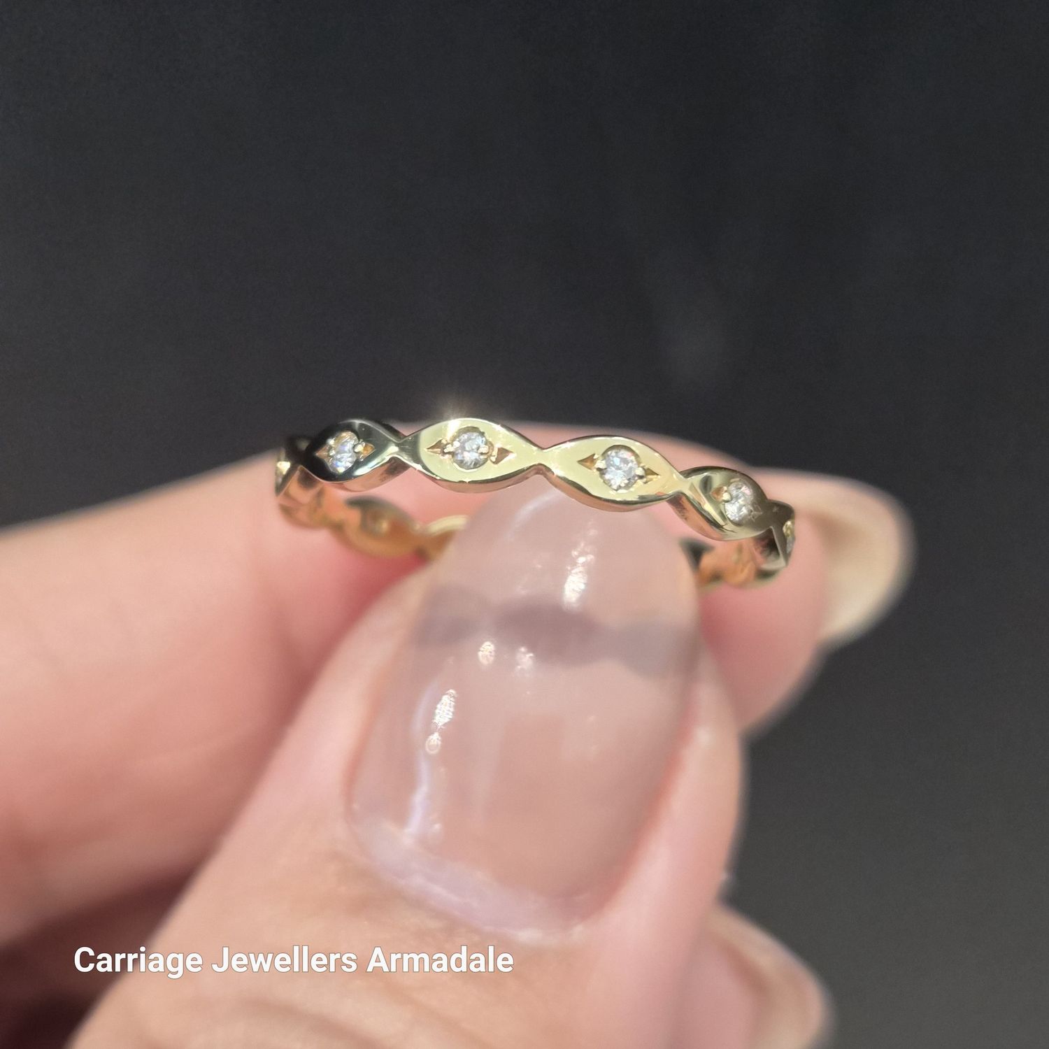18ct Yellow Gold Scalloped Diamond Ring