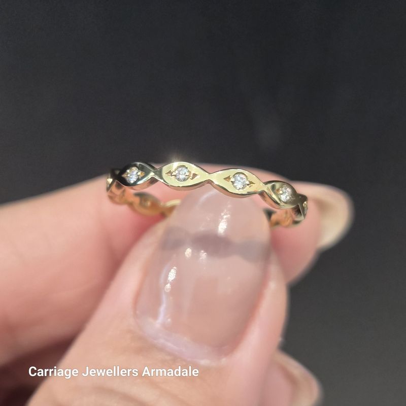 18ct Yellow Gold Scalloped Diamond Ring
