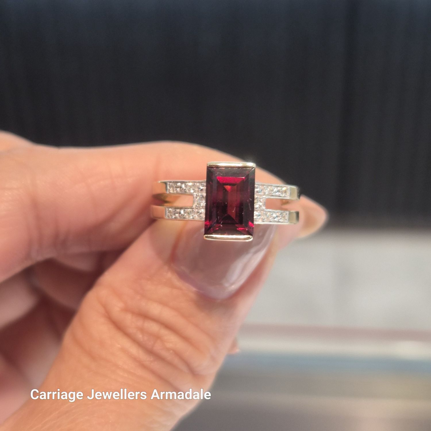 9ct Gold Garnet &amp; Brilliant Cut Diamond Ring