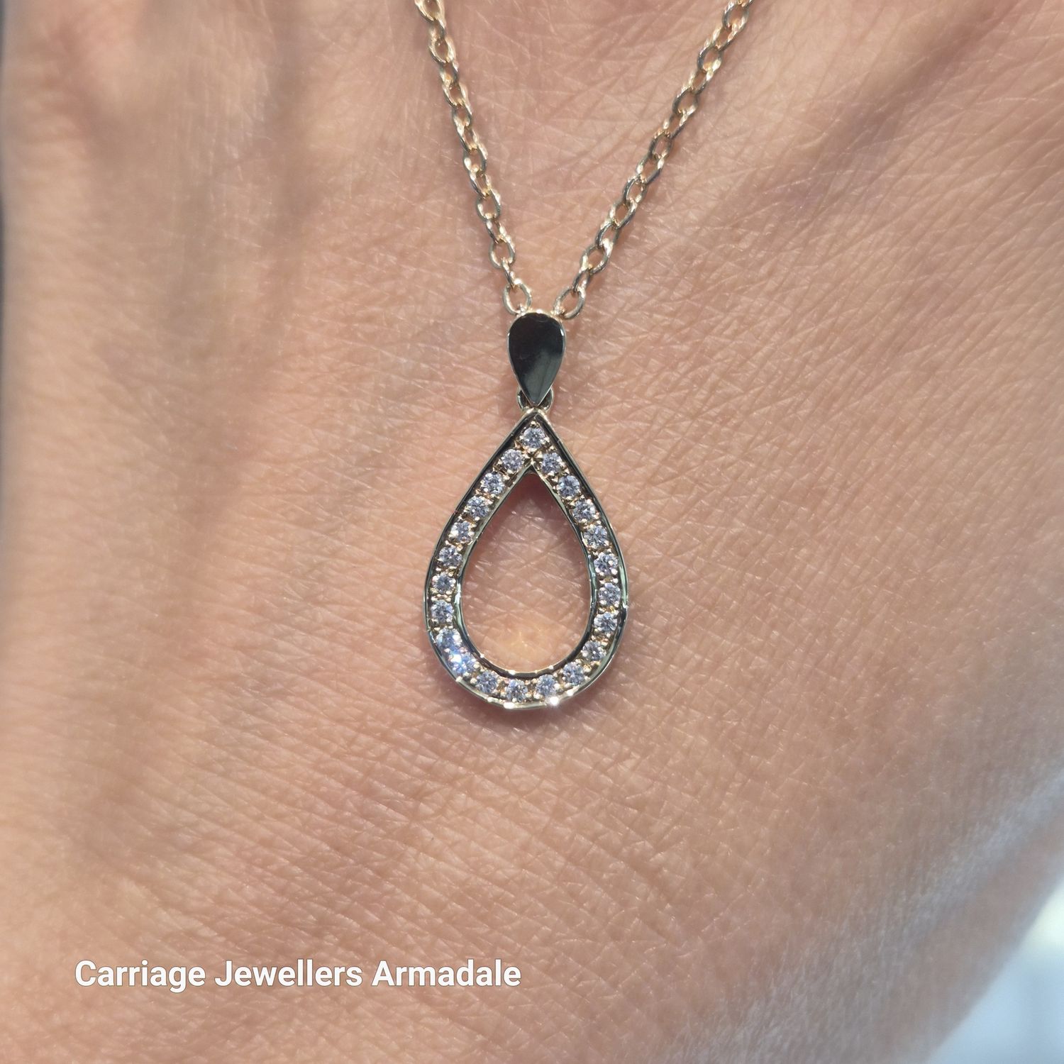 18ct Yellow Gold  Tear drop Pendant