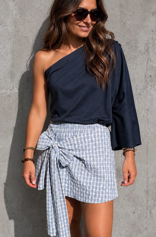 One shoulder tee