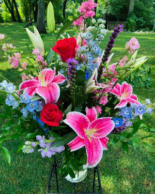 Garden&#39;s Delight by Twigs Floral Design