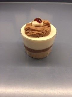 Vermicelles Dessert mit Kirsch