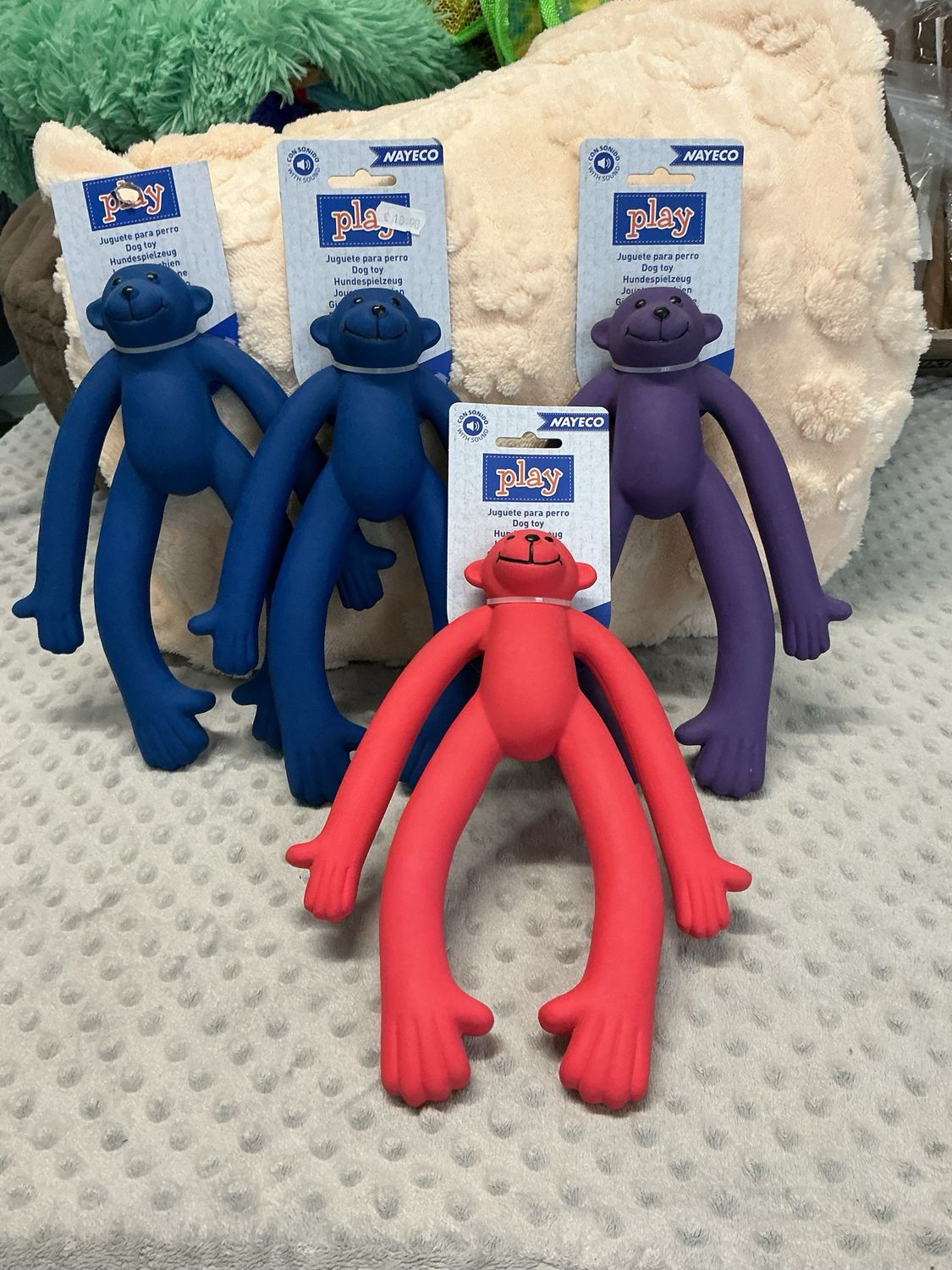 Nayeco rubberen aap rood, blauw of paars