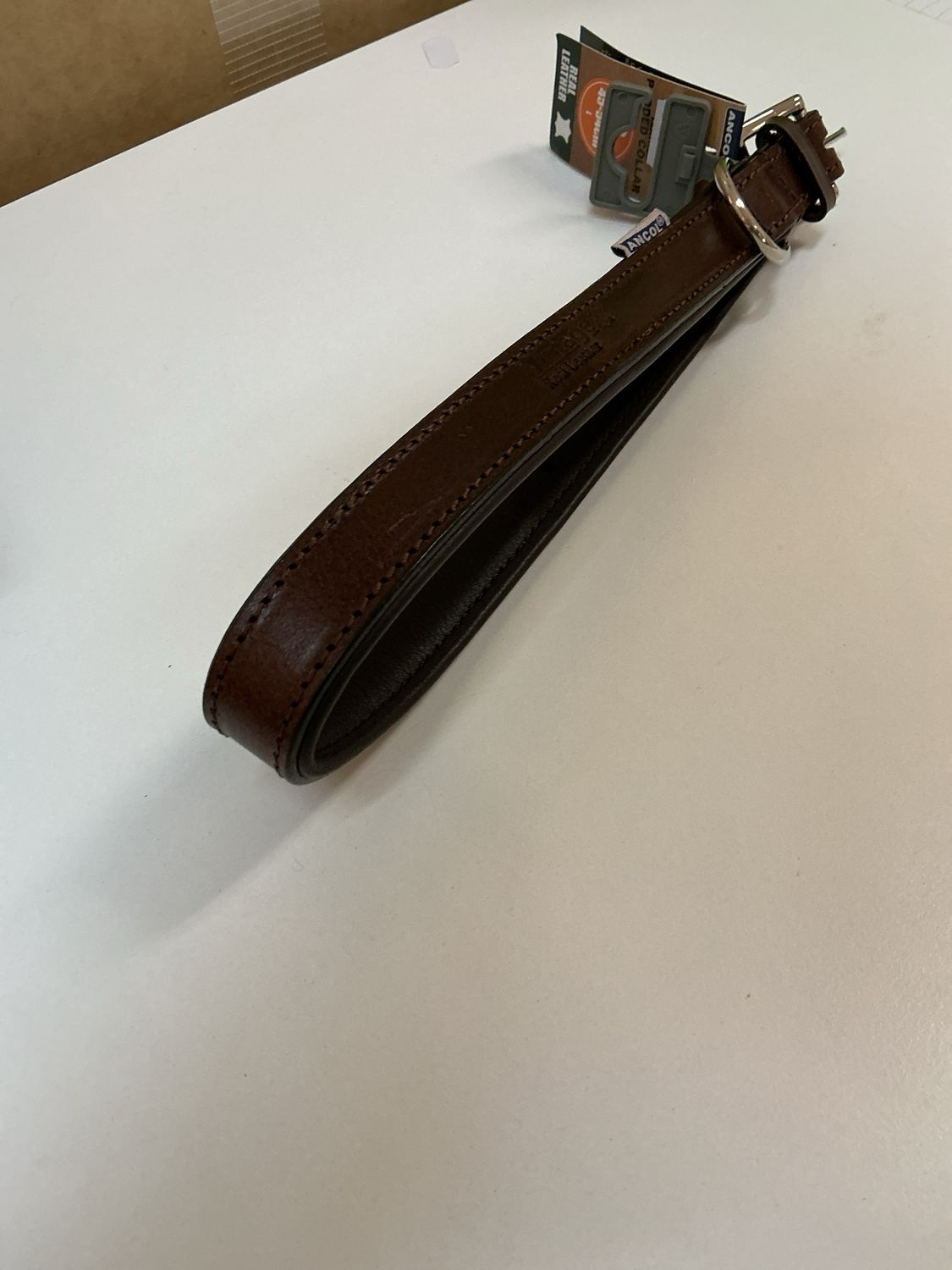 Halsband bruin maat 6
