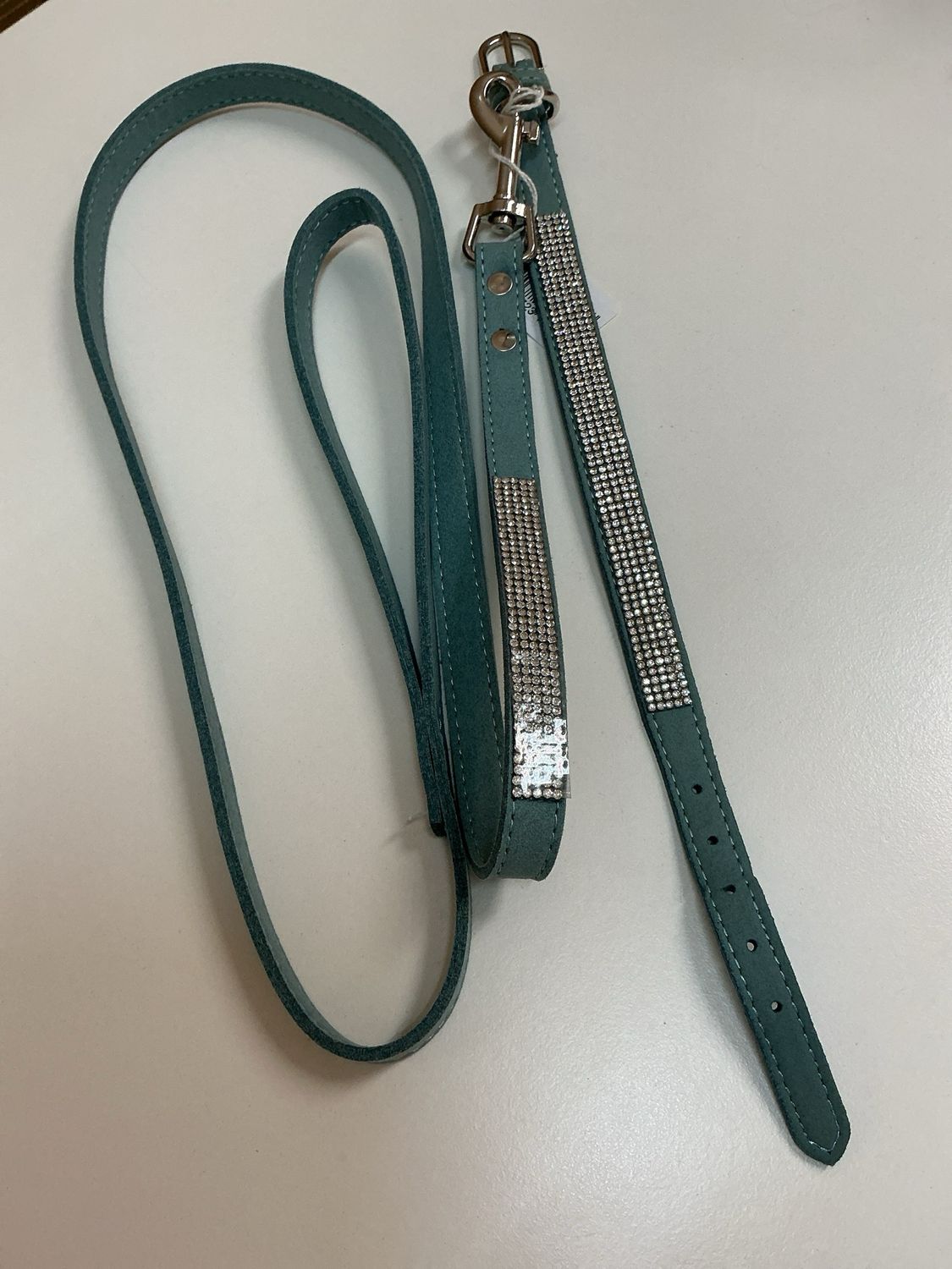 Halsband en leiband groen met steentjes 30 cm
