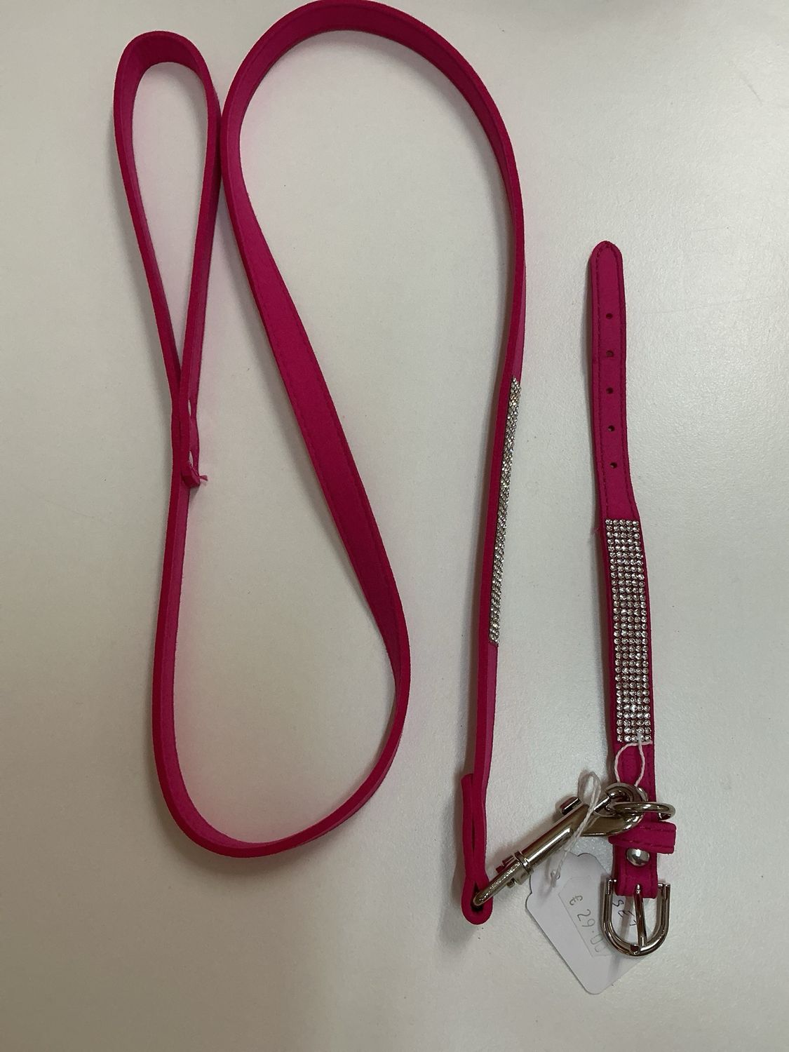 Halsband en leiband fuchsia met steentjes maat 20 cm