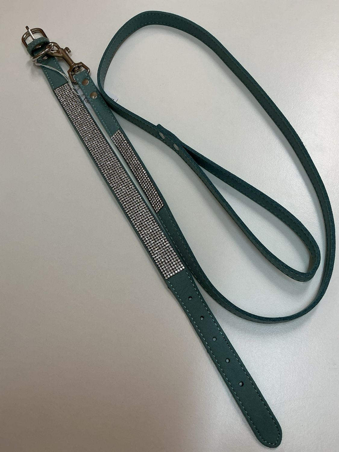 Halsband groen met steentjes maat 45 cm