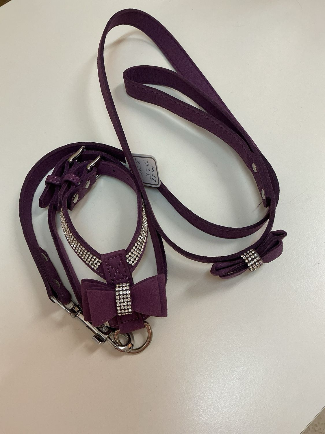 Halsband en leiband paars met strikjes en steentjes 25 cm