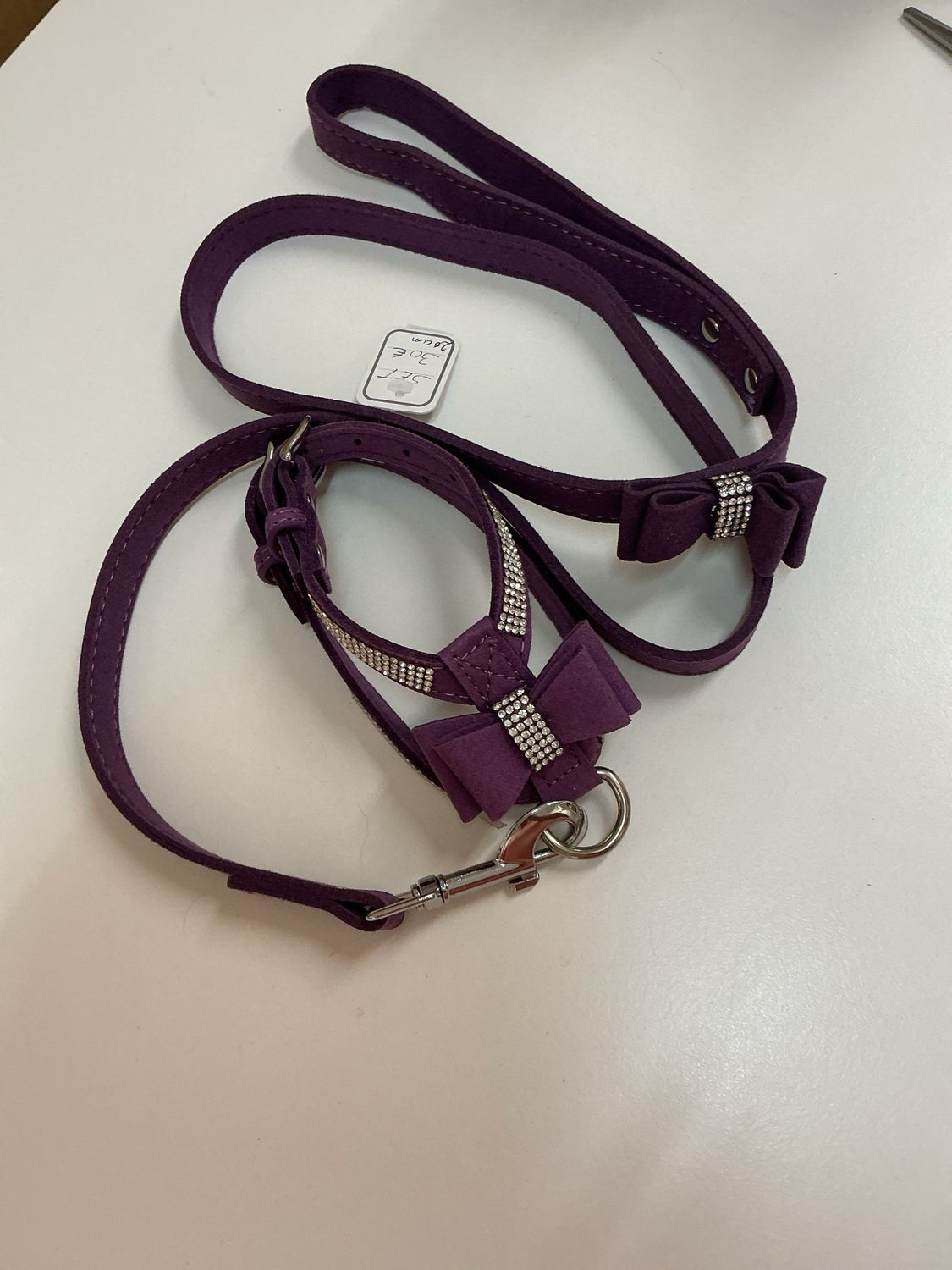 Halsband en leiband 20 cm paars met strikjes en steentjes