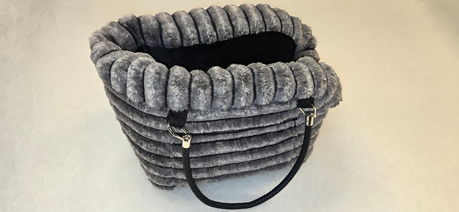 ​Cozy Liv – Silver Grey | Handgemaakte hondendraagtas