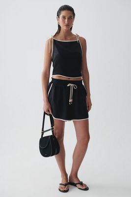 Viccy Shorts in Noir