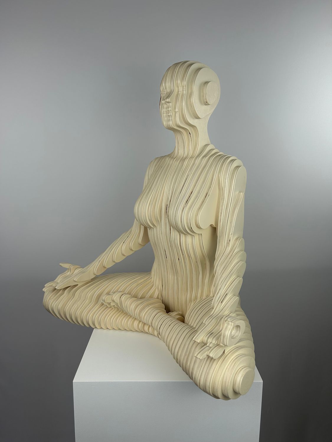 Parametric 'Yoga Woman' - 62 cm hoog