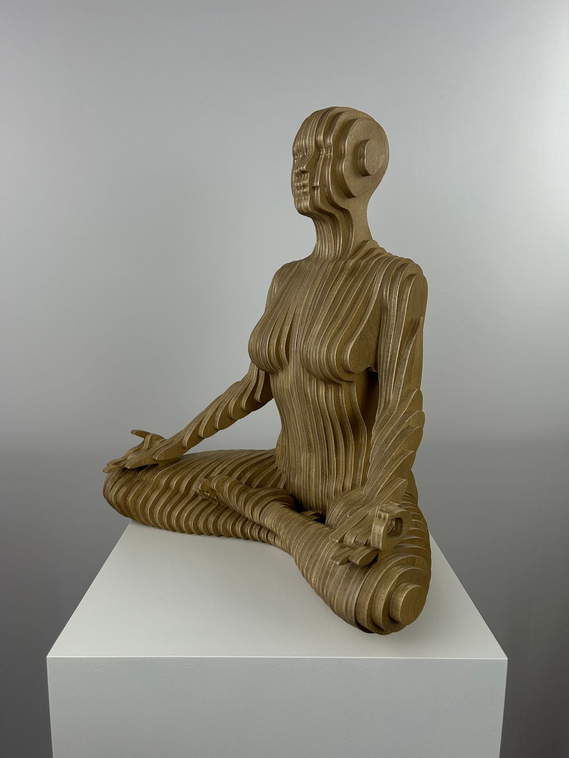 Parametric 'Yoga Woman' - 45 cm hoog