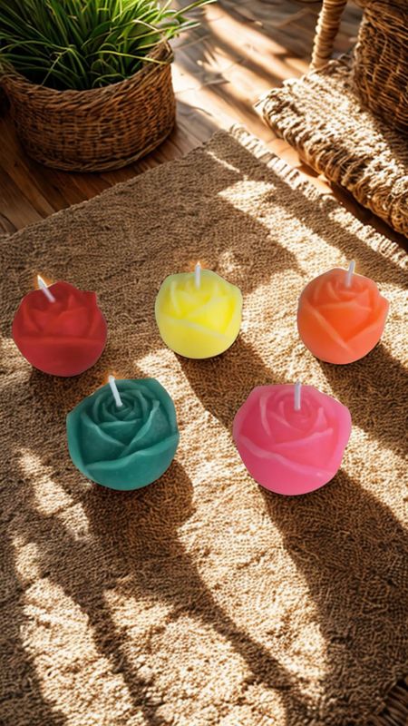 Duftkerze, Rosenform, verschiedene Farben und Düfte