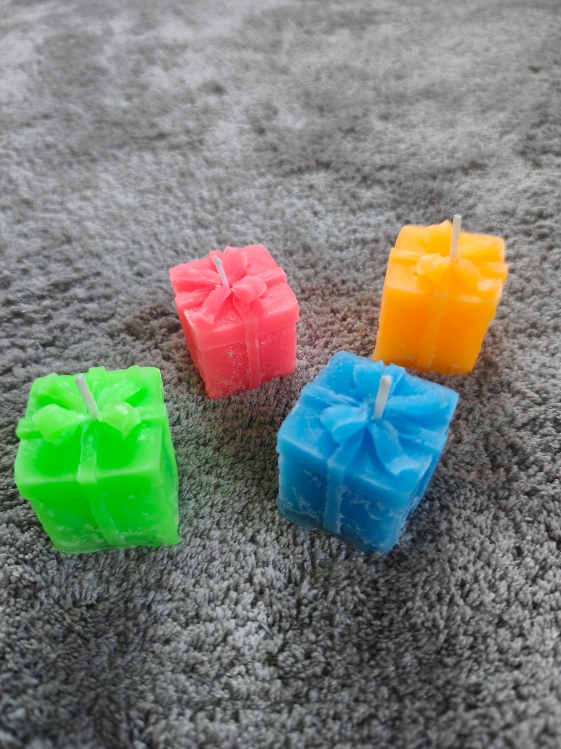 Farbiges 4-er Set fluoreszierende Geschenkkerzen Stile Weihnachten