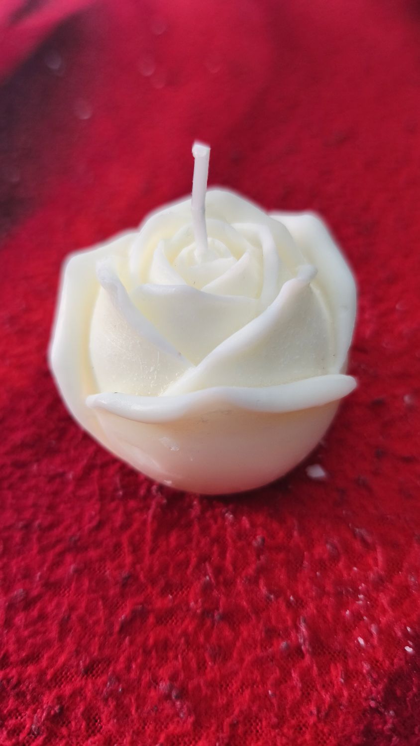 Duftkerze, Rosenform, verschiedene Farben und Düfte